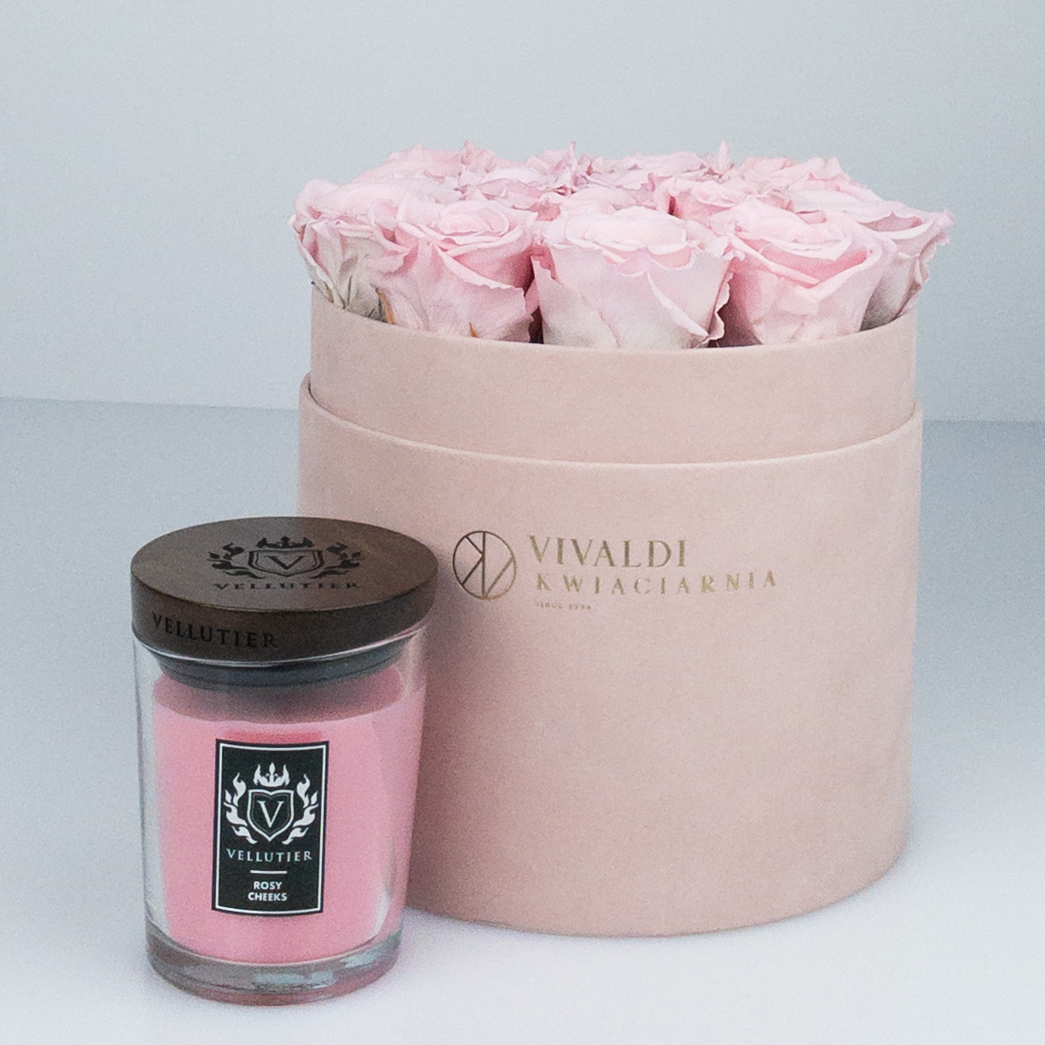 różowy box z różową wieczną różą i średnią świecą Vellutier